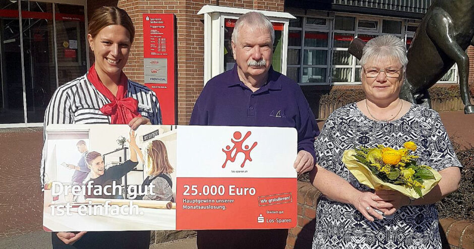 25.000 Euro für Hauptgewinner aus Trappenkamp – Dreifach gut: das Los-Sparen der Sparkassen