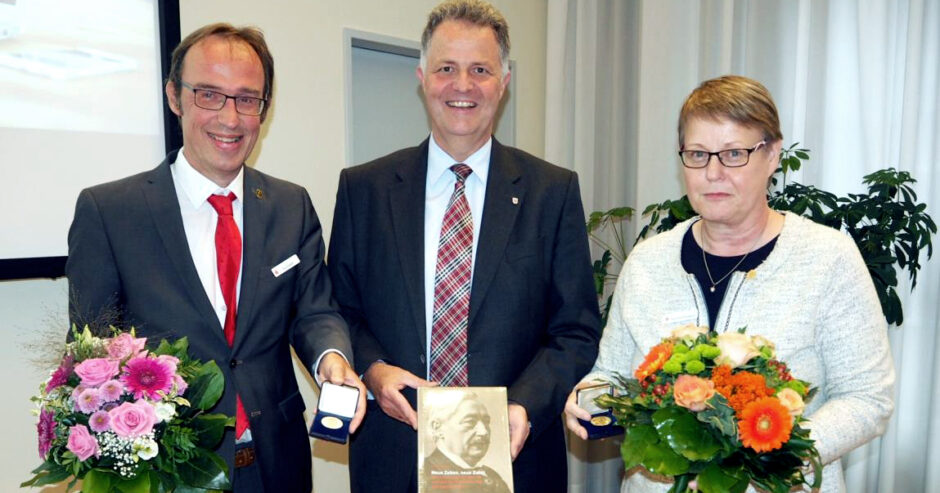 Eberle-Medaille in Gold für Martina Denkena und Kai Gräper – Große Ehre für verdiente Mitglieder des Verwaltungsrats der Sparkasse Südholstein