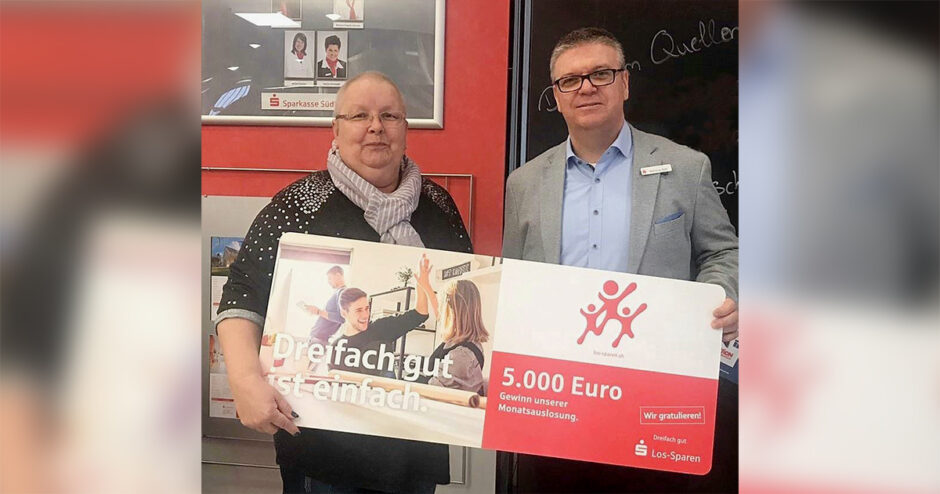 5.000 Euro für Sparkassenkundin aus Pinneberg – Dreifach gut: das Los-Sparen der Sparkassen