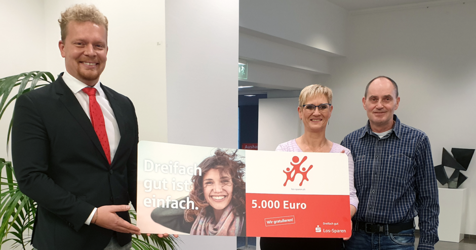 Ehepaar aus Ehndorf gewinnt 5000 Euro – Dreifach gut: das Los-Sparen der Sparkassen