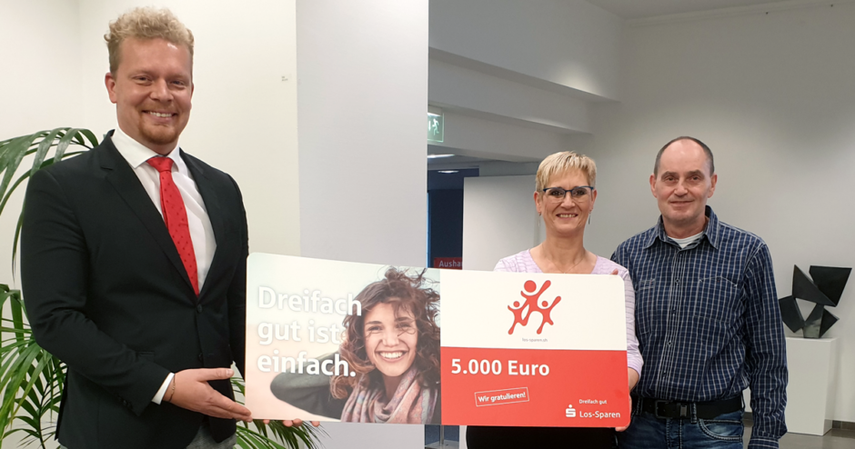 Ehepaar aus Ehndorf gewinnt 5000 Euro – Dreifach gut: das Los-Sparen der Sparkassen