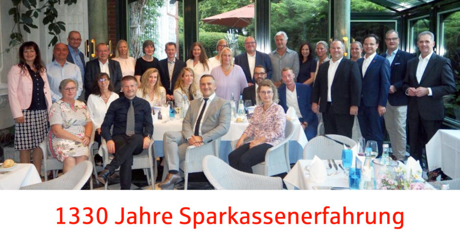 1330 Jahre Sparkassenerfahrung – 43 Mitarbeiterinnen und Mitarbeiter der Sparkasse Südholstein feiern in diesem Jahr ihr 25- oder sogar 40-jähriges Dienstjubiläum