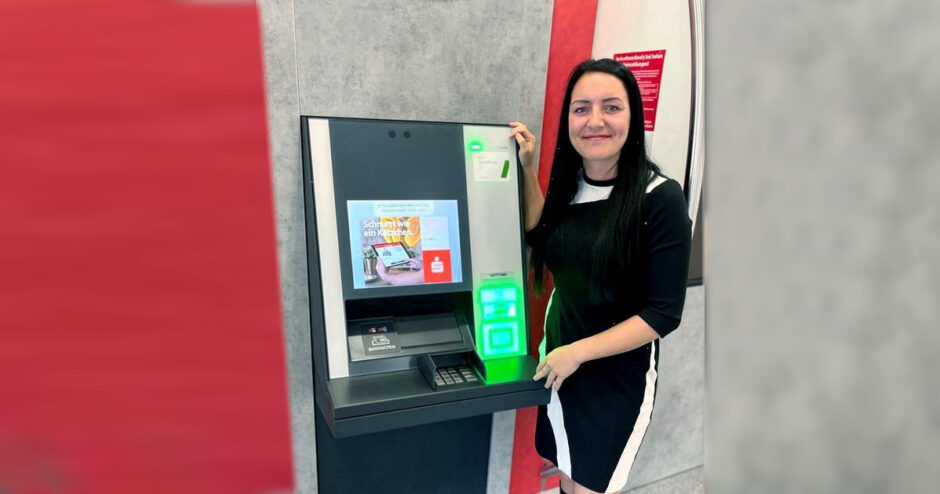 Mehr Komfort und Sicherheit für Rollstuhl- und Rollator-Fahrer – Unterfahrbarer Geldautomat bei der Sparkasse in Henstedt-Ulzburg