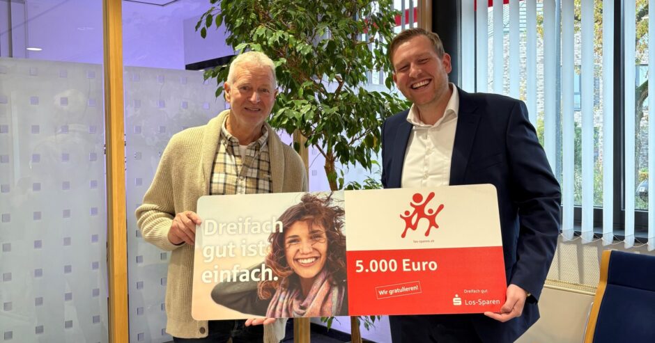 Glück beim Los-Sparen: Hermann Reumann aus Kölln-Reisiek gewinnt 5.000 Euro