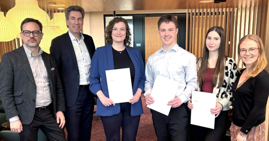 Sparkasse Südholstein gratuliert erfolgreichen Auszubildenden – Vier Absolventen nach verkürzter Ausbildungszeit