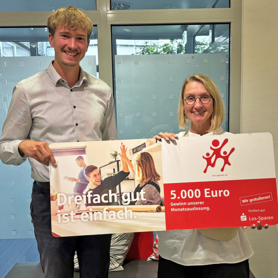 Glück beim Los-Sparen: Sylvia Dürkop aus Henstedt-Ulzburg gewinnt 5.000 Euro
