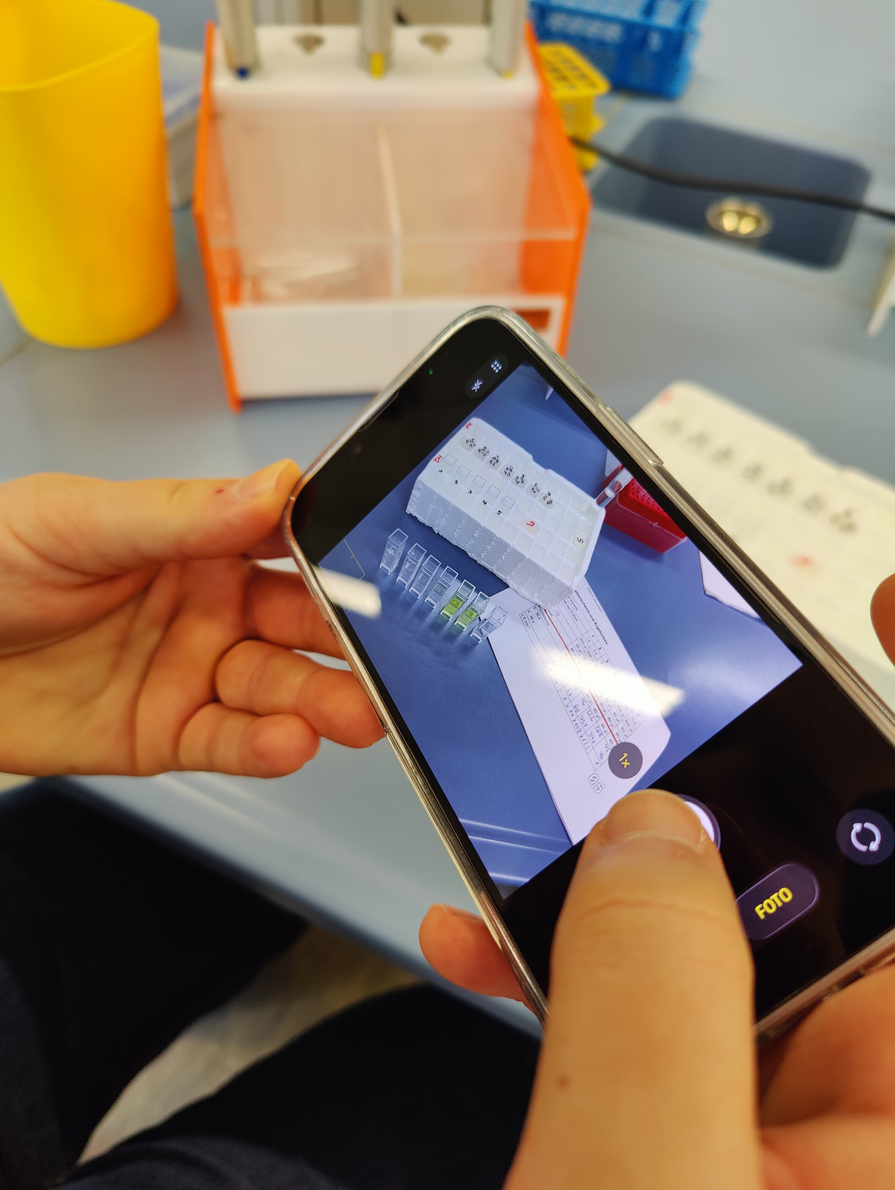 Reagenz-mit-Telefon
